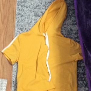 Short sleeve hoodie yellow with strings
